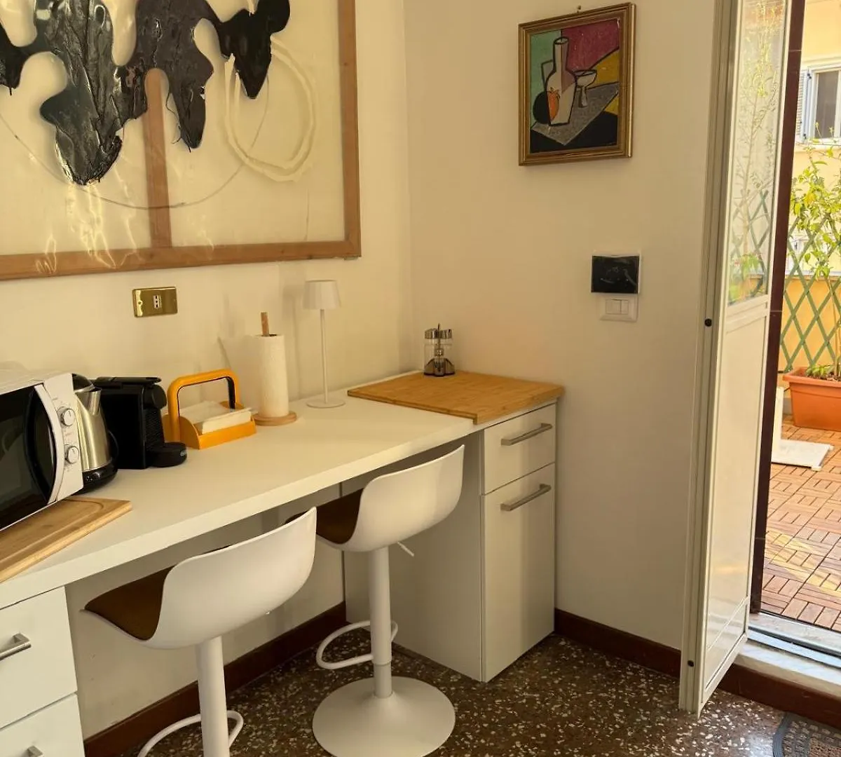 Private Terrace & Antique Decor - 1930S Heritage Apartment Steps From The Vatican